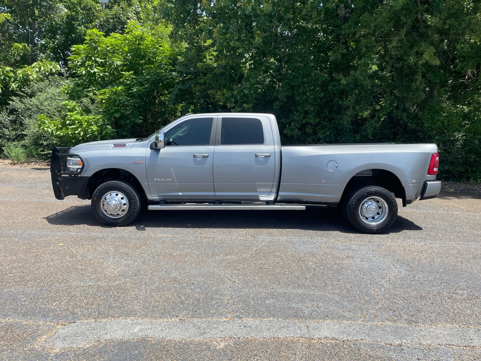 Used 2024 RAM 3500 Laramie AWD/4WD image 2