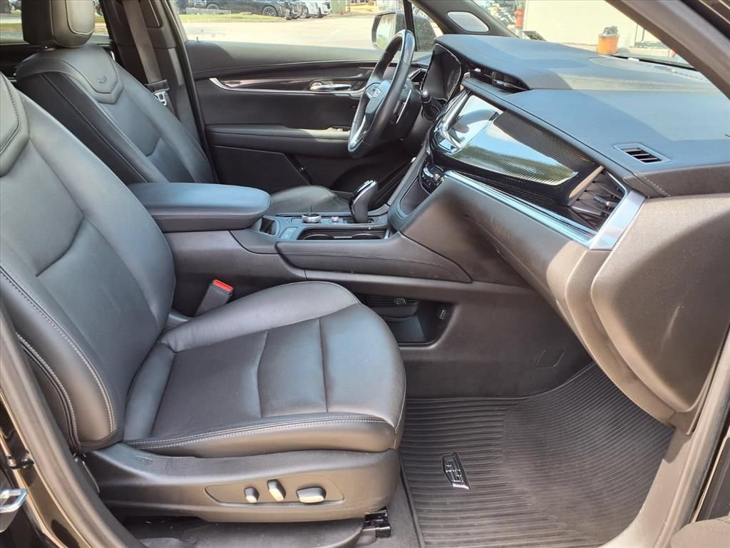 Used 2023 Cadillac XT6 Sport w/ Technology Package AWD/4WD image 9