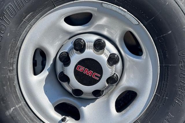 New 2026 GMC Savana 3500 w/ Driver Convenience Package RWD image 26