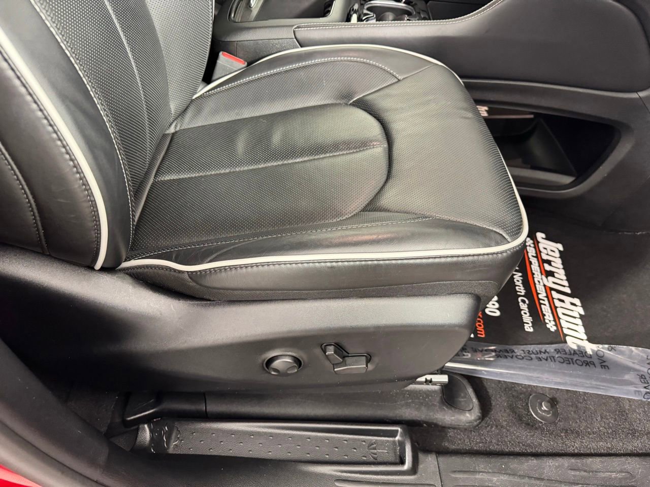 Used 2025 Chrysler Pacifica Limited image 34