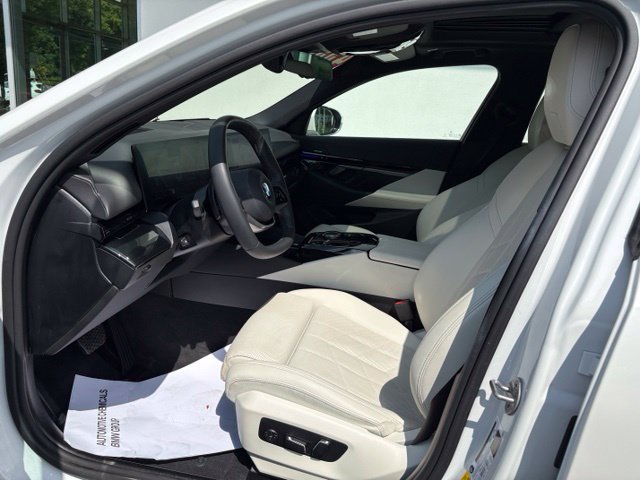 Certified 2024 BMW 530i xDrive w/ Premium Package AWD/4WD image 10
