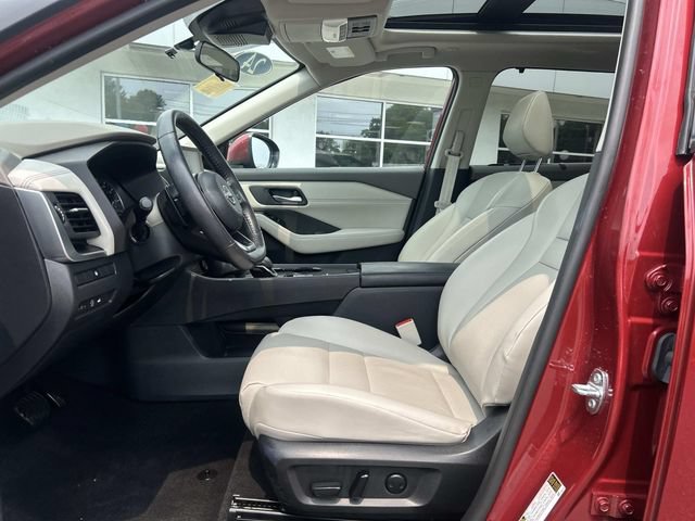 Used 2024 Nissan Rogue SV w/ SV Premium Package FWD image 14