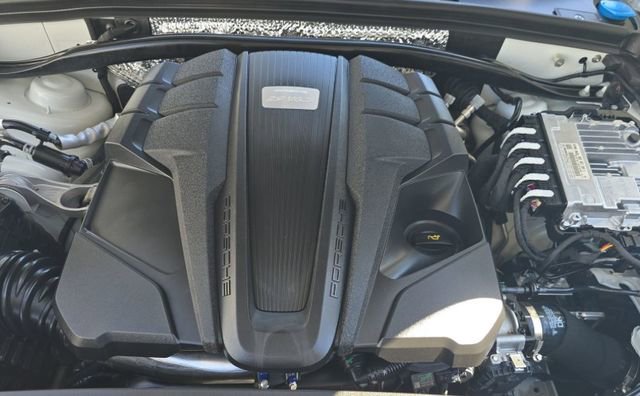 Used 2024 Porsche Macan S image 8