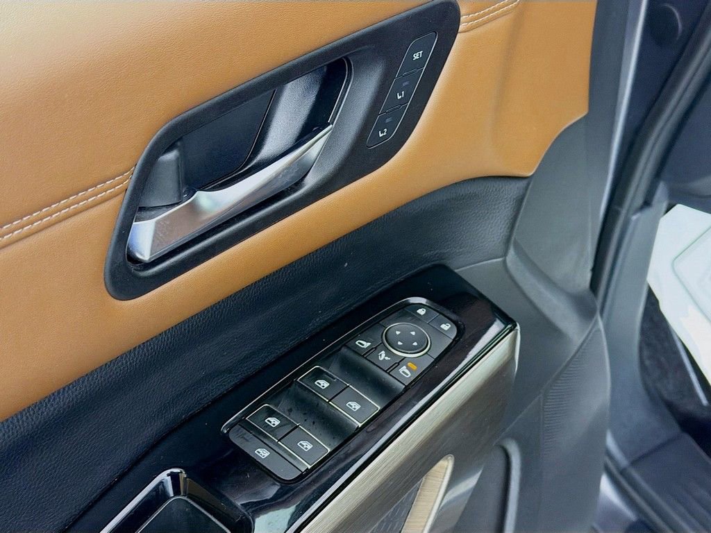 Used 2022 Nissan Pathfinder Platinum w/ Cargo Package image 34