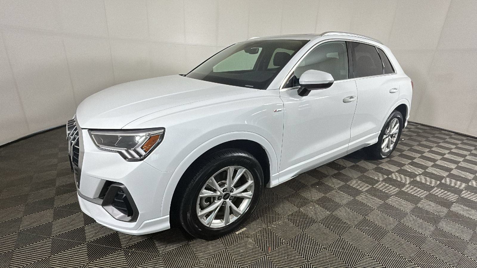 Used 2025 Audi Q3 2.0T Premium AWD/4WD image 6