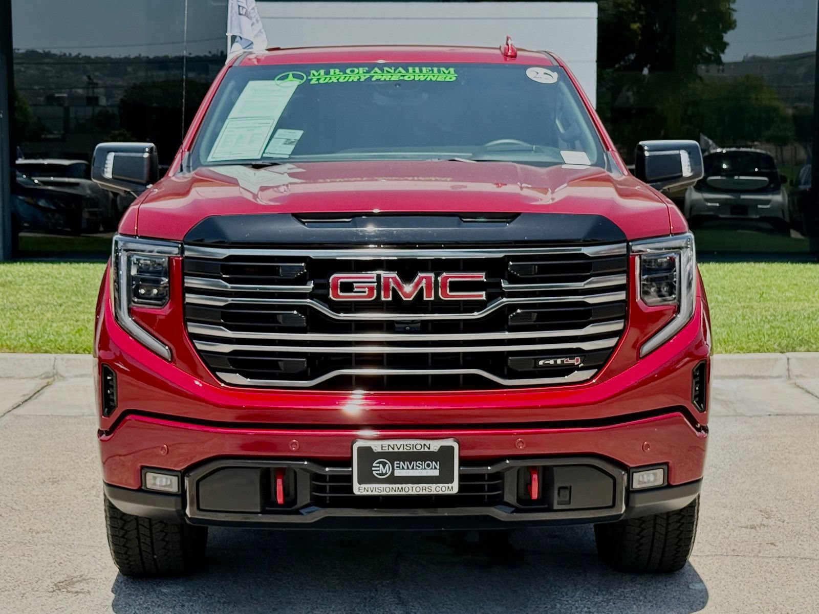 Used 2025 GMC Sierra 1500 AT4 w/ Technology Package AWD/4WD image 5