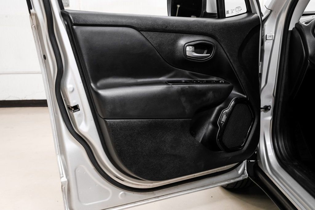 Used 2017 Jeep Renegade Altitude image 44