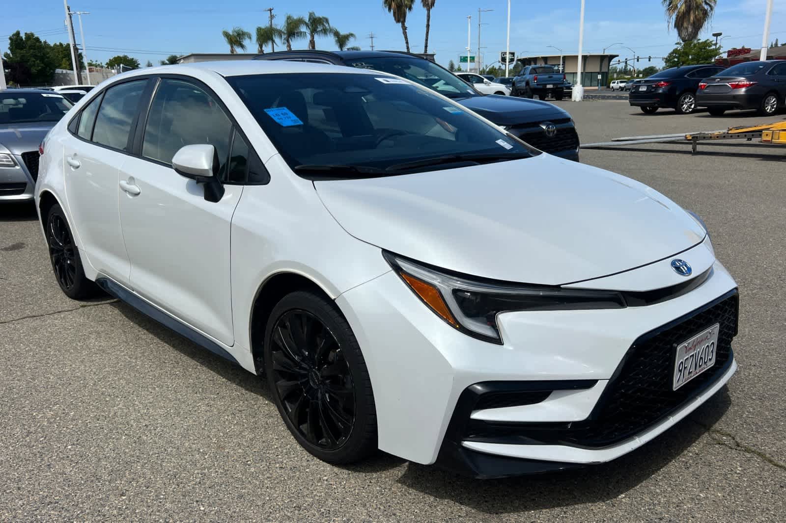 Used 2023 Toyota Corolla SE w/ Carpet Mat Package (TMS) FWD image 3