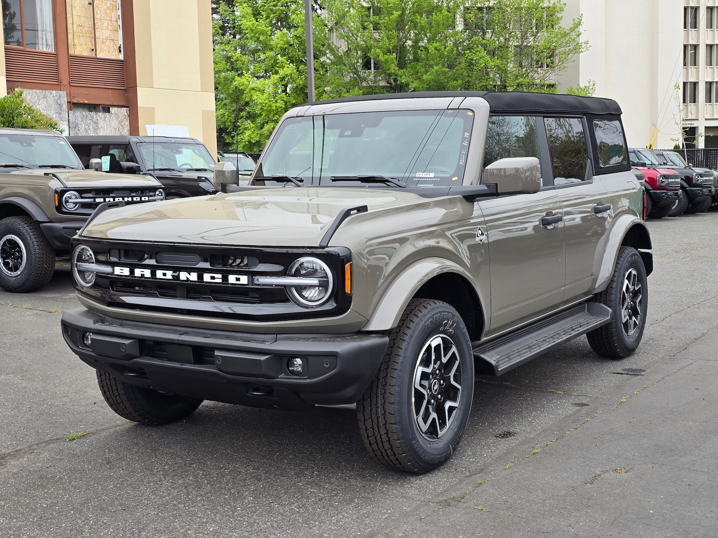 New 2026 Ford Bronco Outer Banks AWD/4WD image 1