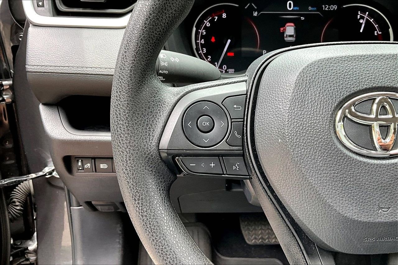 Used 2025 Toyota RAV4 XLE w/ Convenience Package FWD image 10