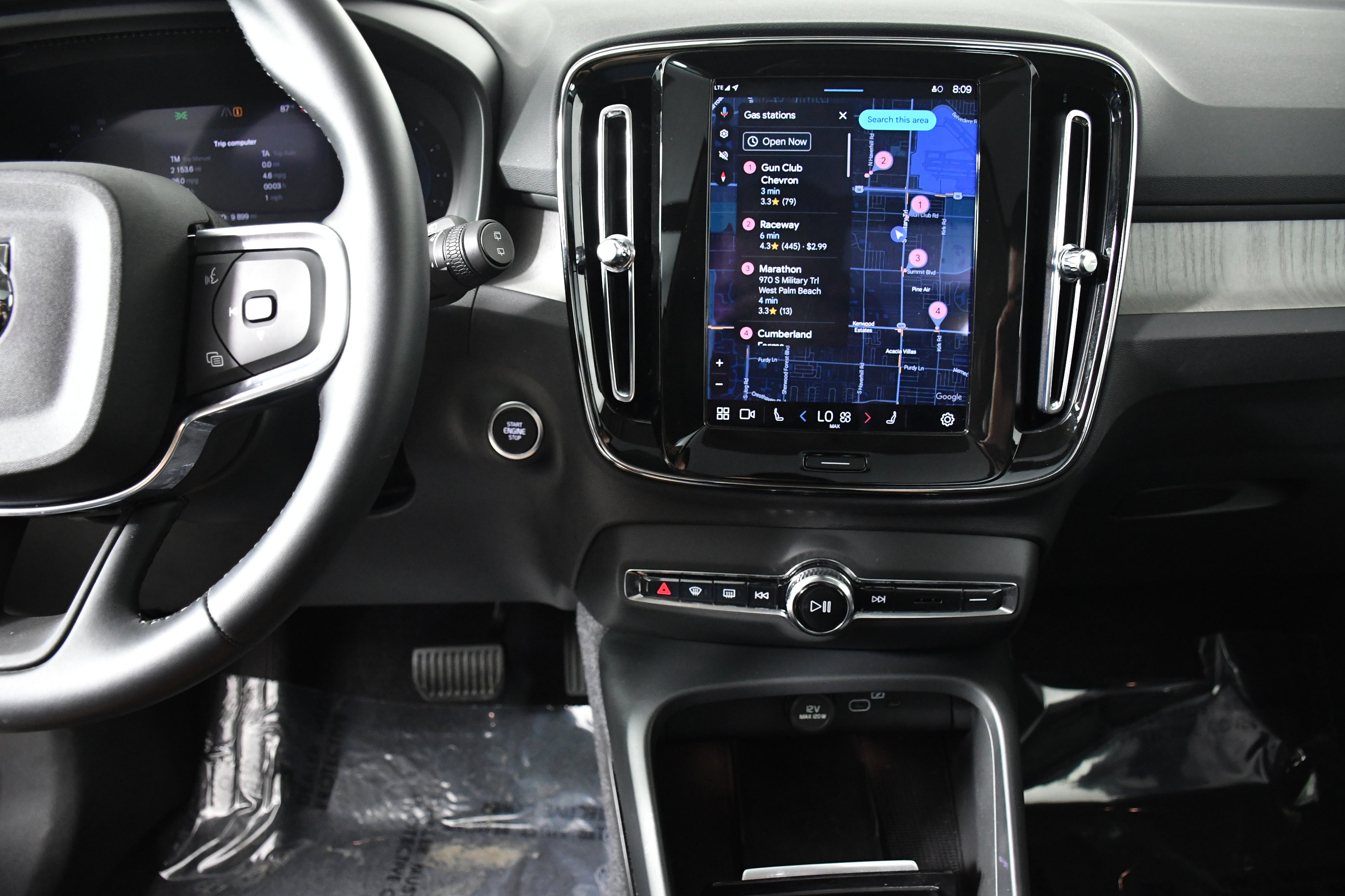 Used 2025 Volvo XC40 B5 Plus image 15