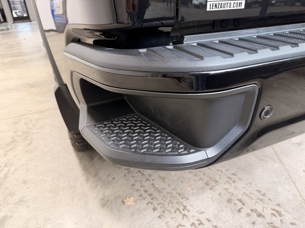 Used 2021 GMC Sierra 3500 Denali w/ Denali Black Diamond Edition image 17