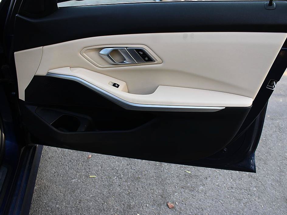 Used 2019 BMW 330i Sedan w/ Premium Package RWD image 22