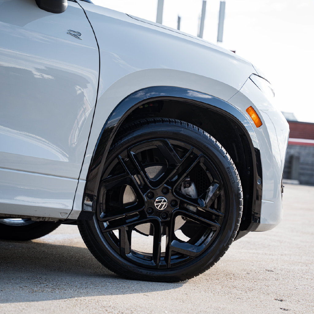 Certified 2026 Volkswagen Tiguan SE R-Line FWD image 9