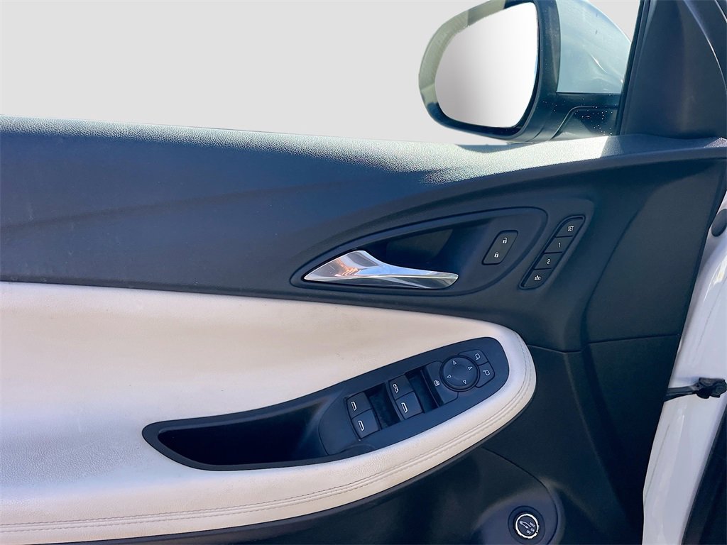 Used 2023 Buick Encore GX Essence w/ Experience Buick Package image 9