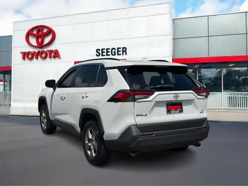 Used 2025 Toyota RAV4 LE AWD/4WD image 9