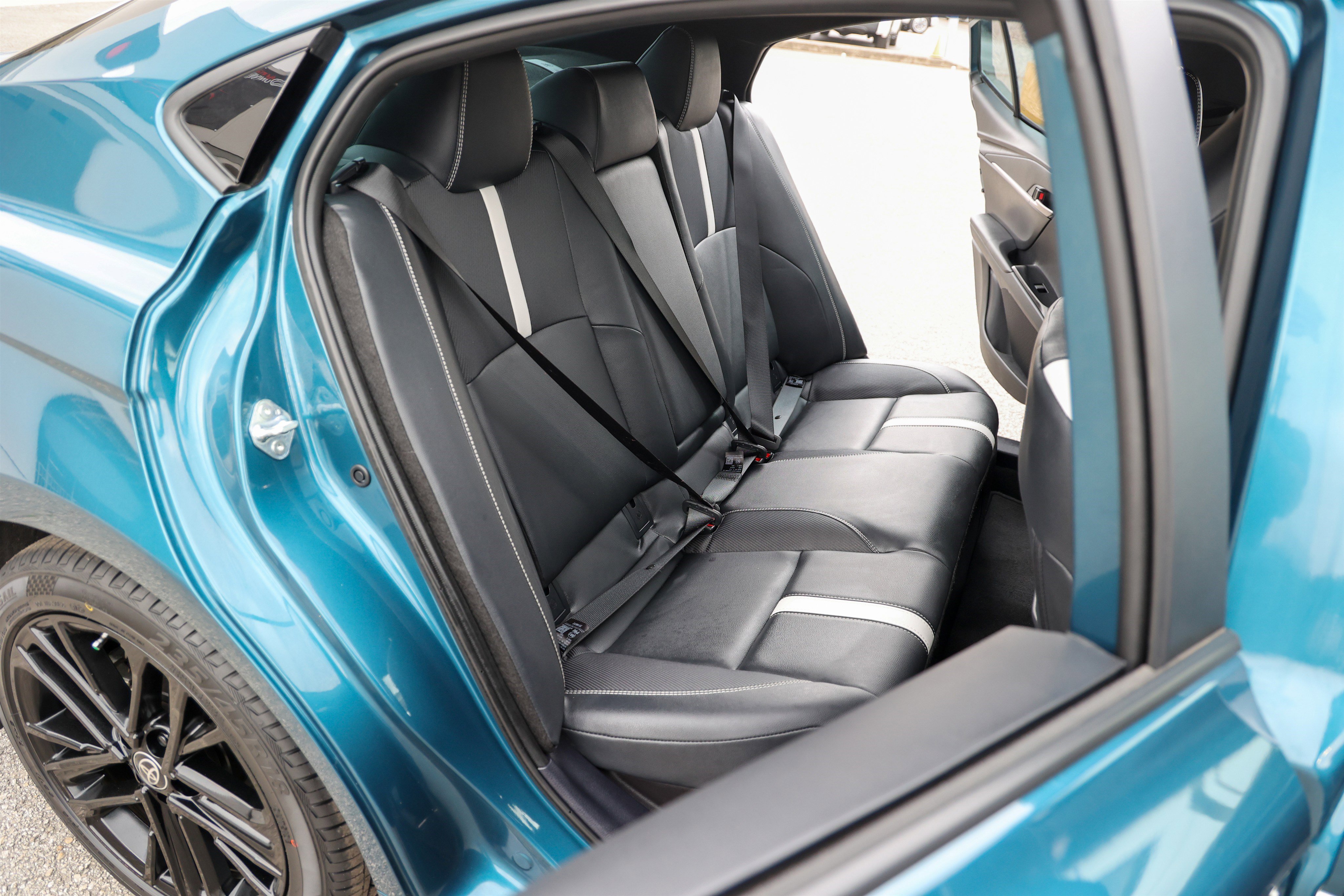 Used 2025 Toyota Camry SE w/ Convenience Package image 42