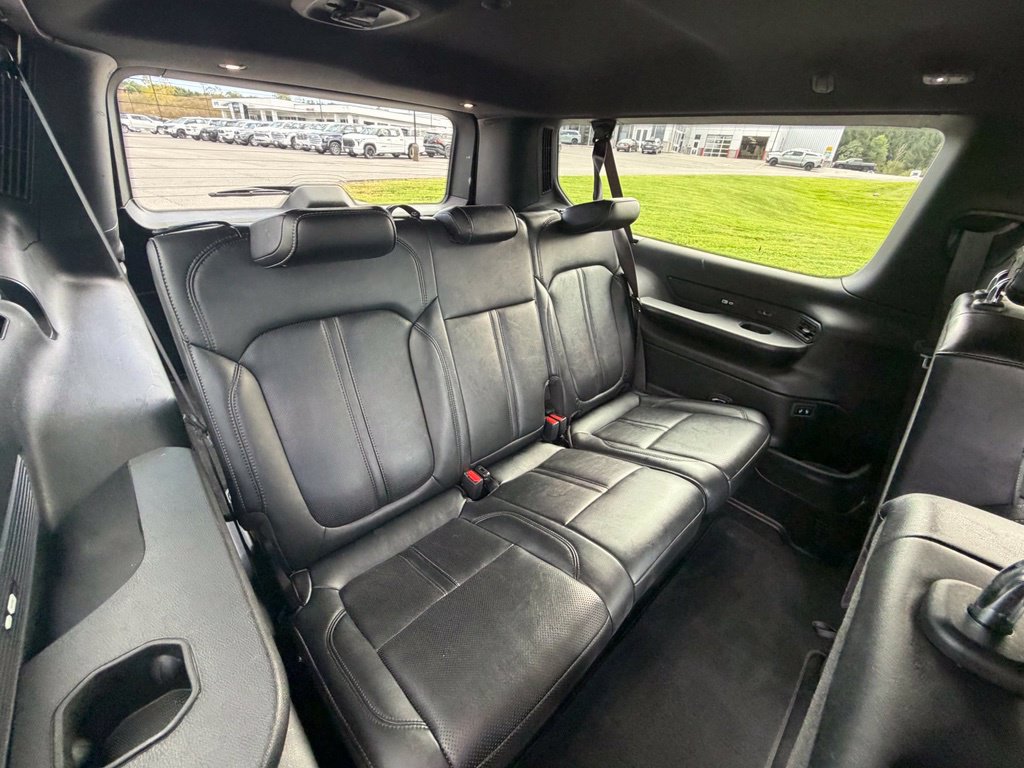 Used 2024 Jeep Wagoneer L Series II AWD/4WD image 43