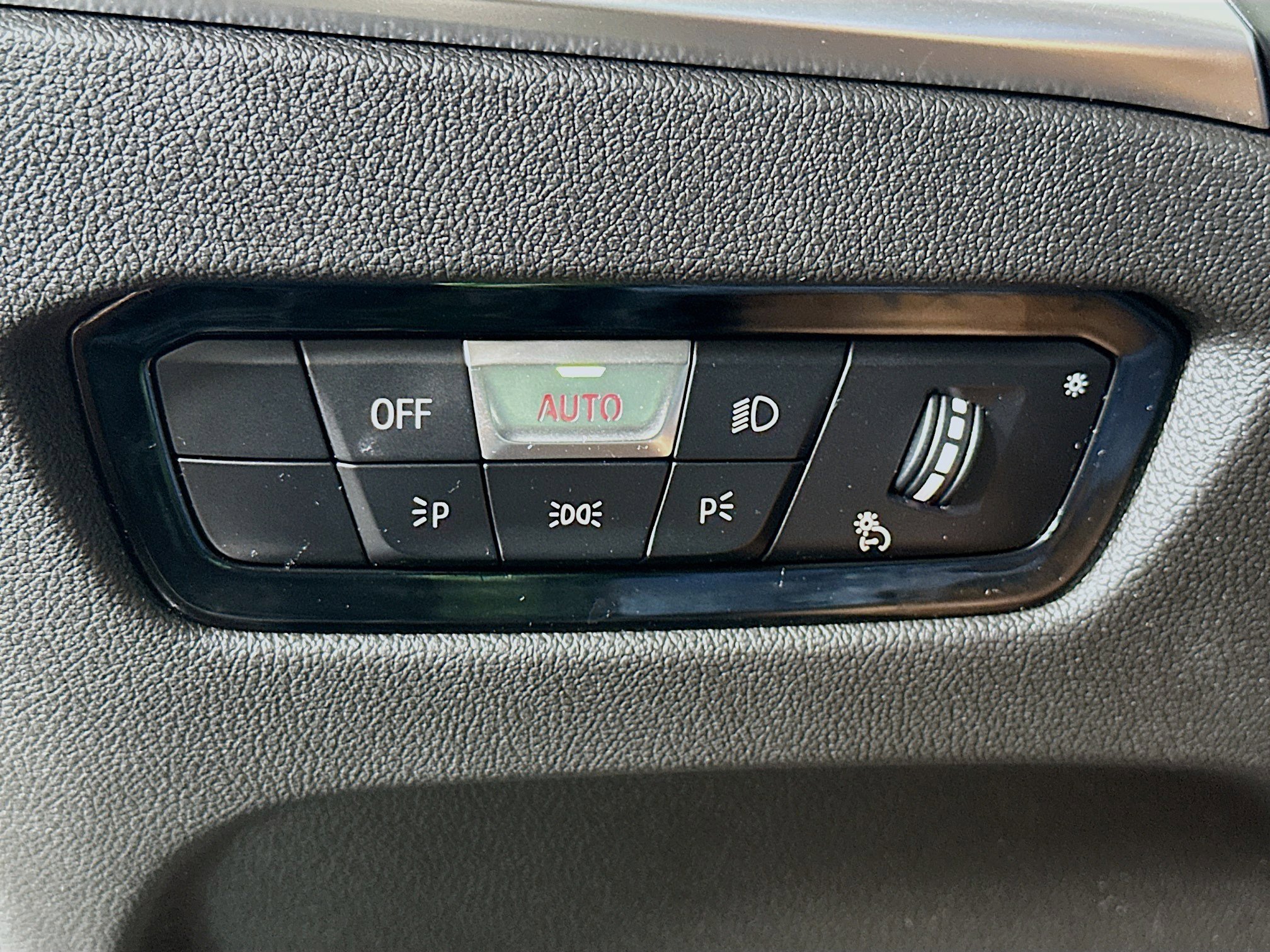 Used 2025 BMW 330i Sedan image 17