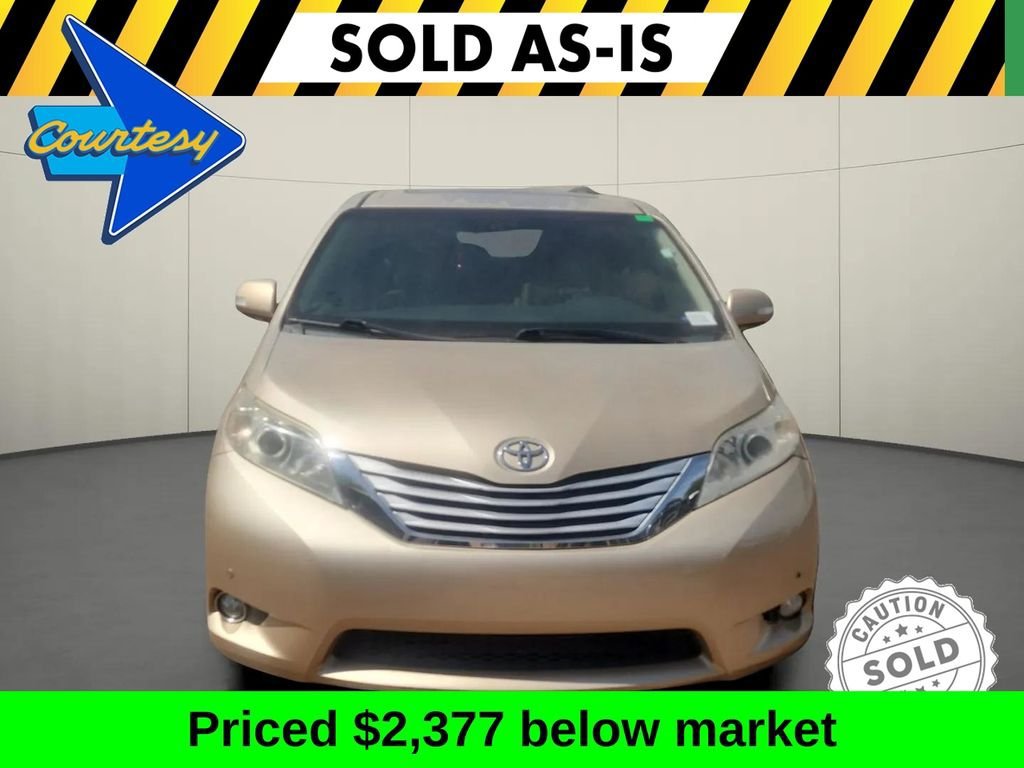 Used 2014 Toyota Sienna Limited w/ Limited Premium Package FWD image 2