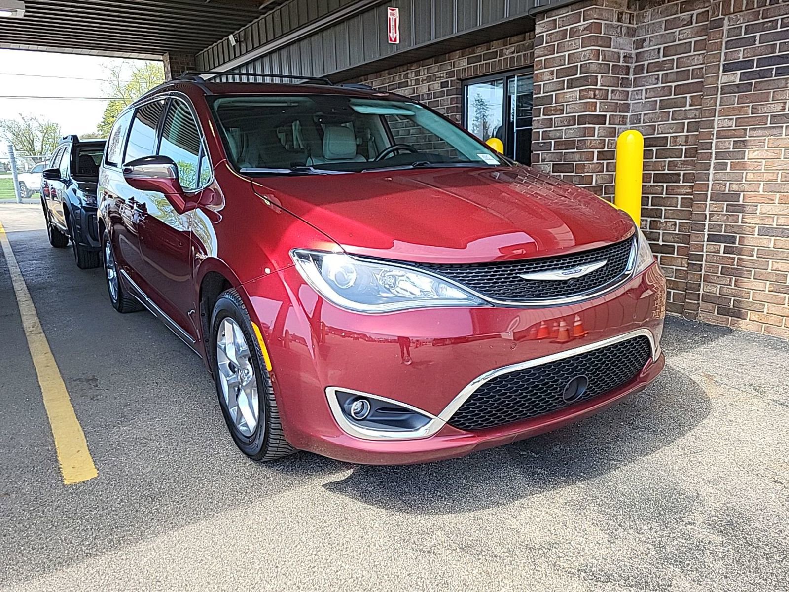 Used 2019 Chrysler Pacifica Limited w/ Advanced Safetytec Group FWD image 5