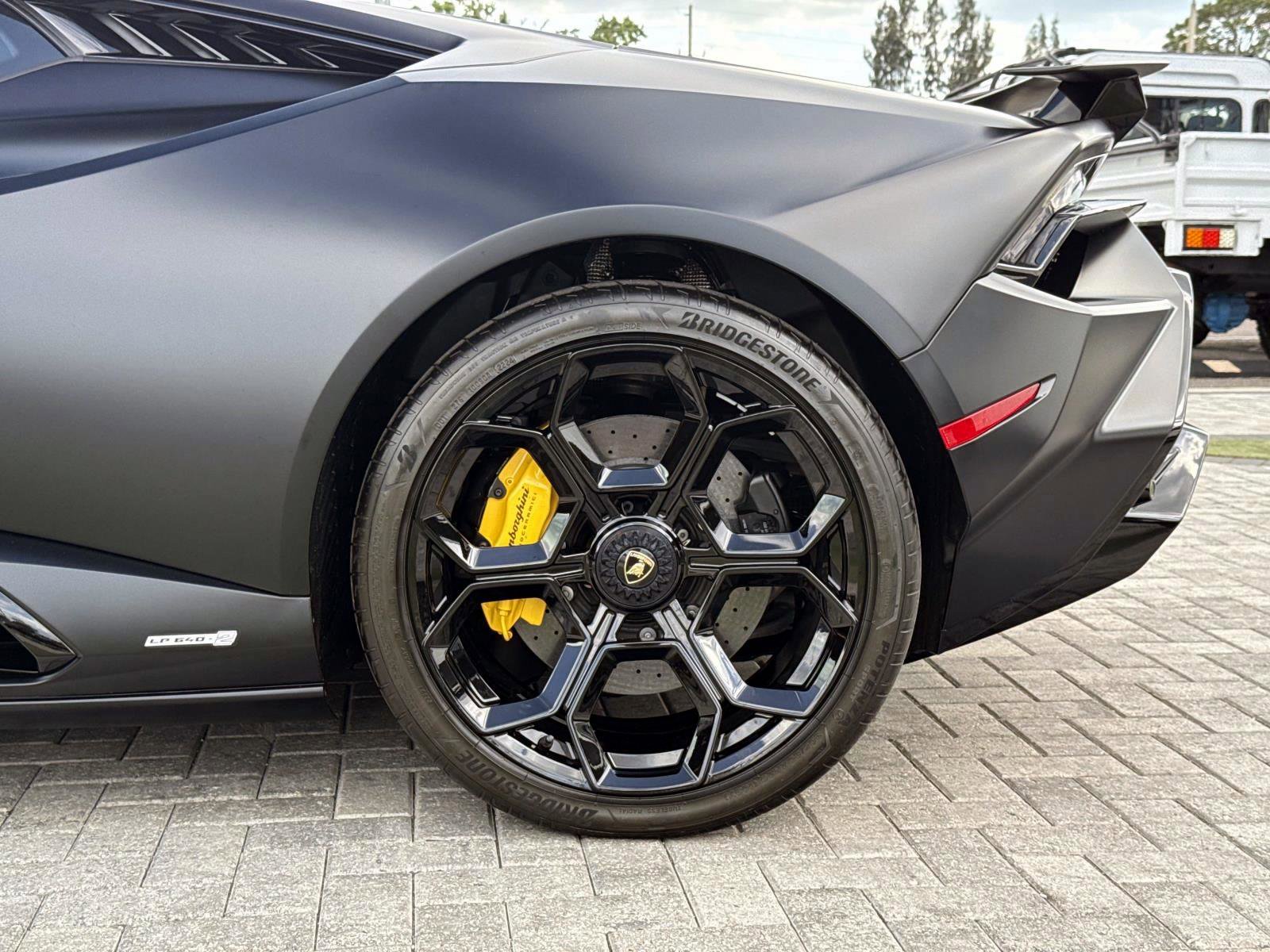 Used 2024 Lamborghini Huracan Tecnica RWD image 16