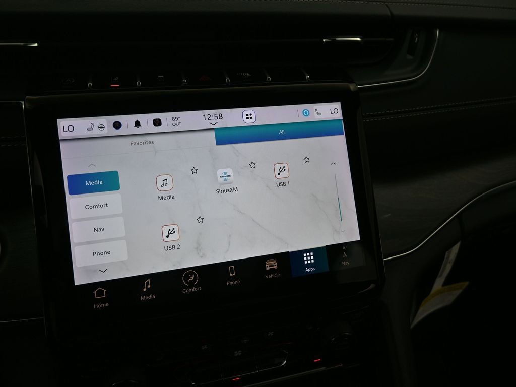 Used 2024 Jeep Grand Cherokee Overland w/ Luxury Tech Group IV image 20