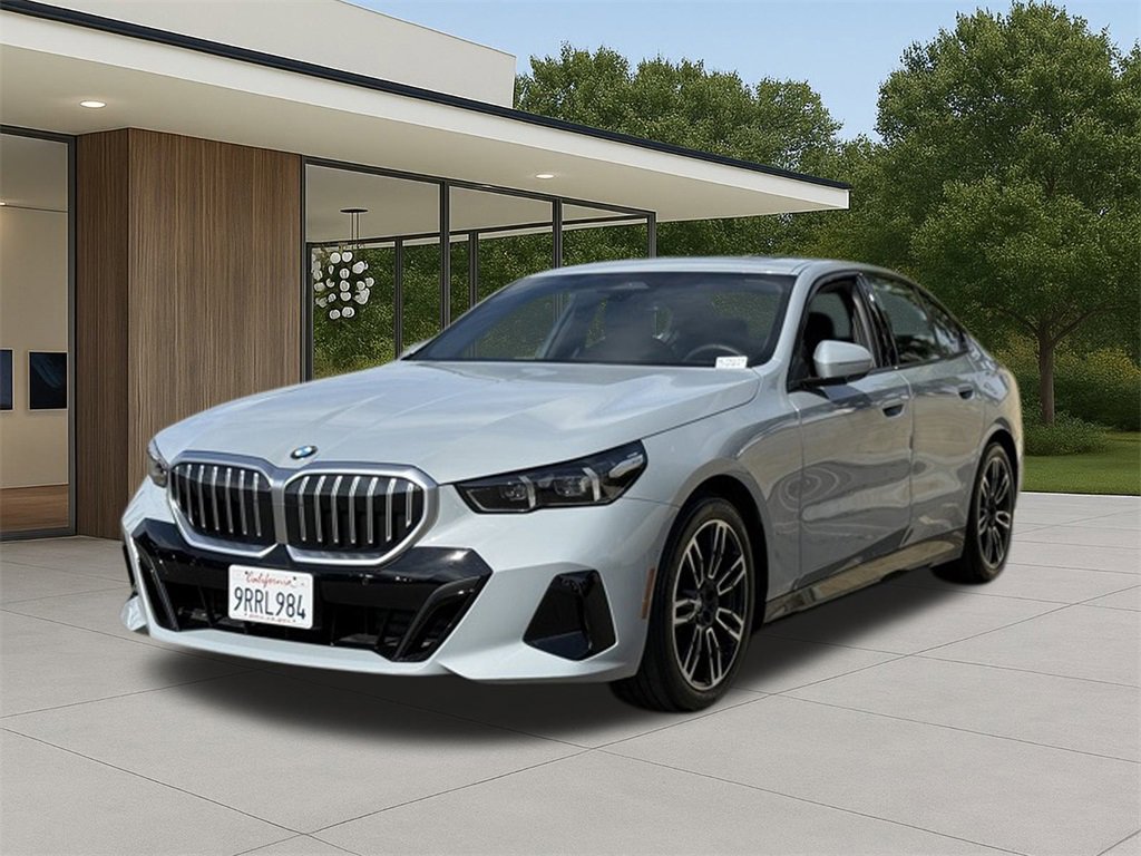 Used 2025 BMW 530i xDrive w/ M Sport Package image 3