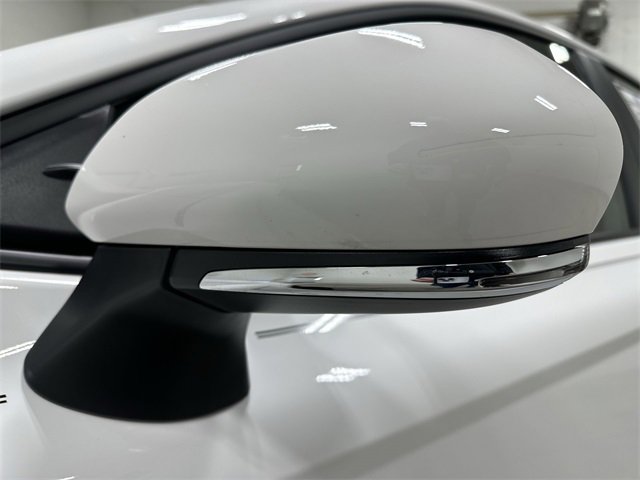 Used 2025 Toyota Camry SE image 12