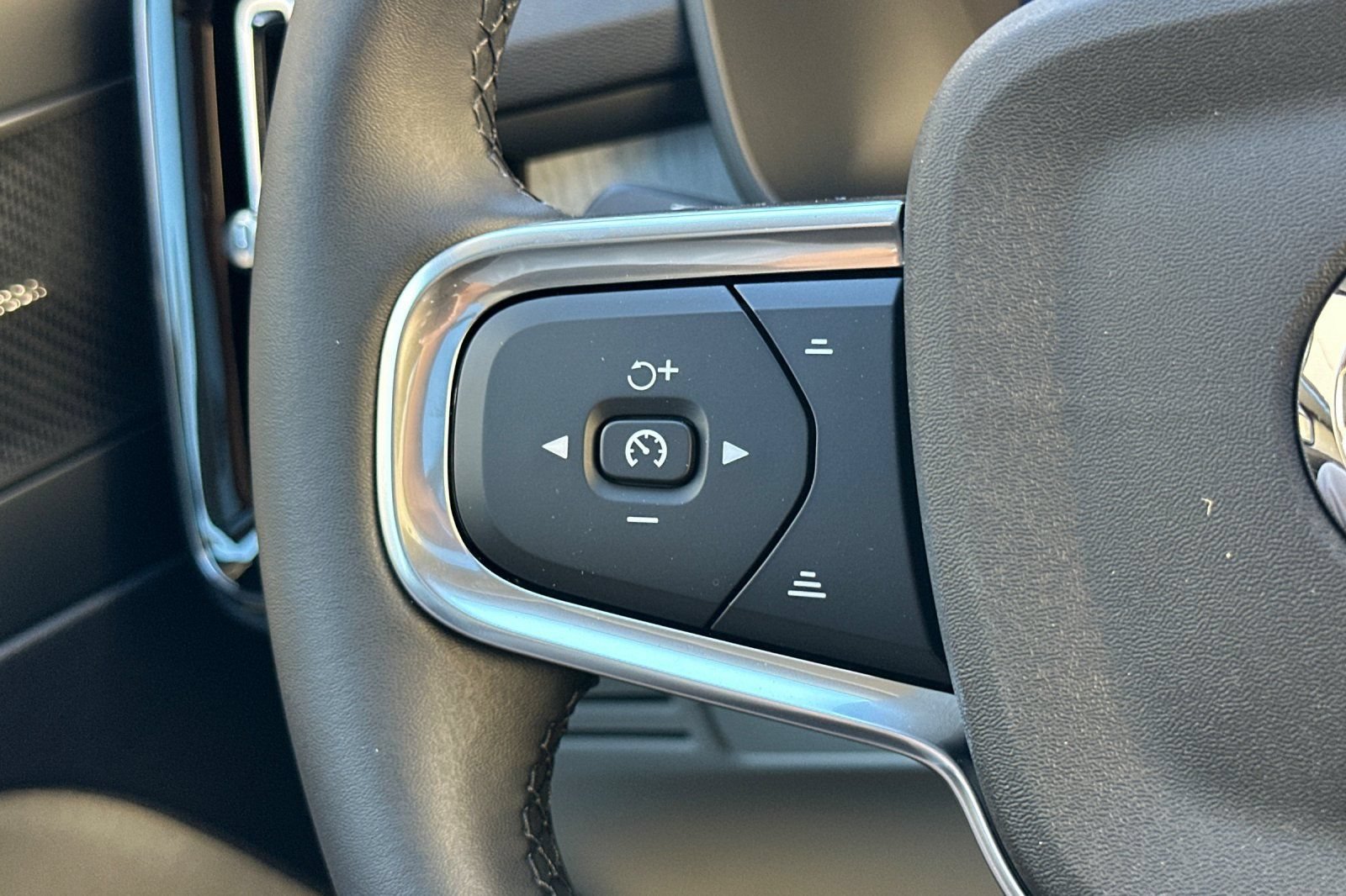 New 2026 Volvo XC40 B5 Ultra w/ Climate Package AWD/4WD image 28