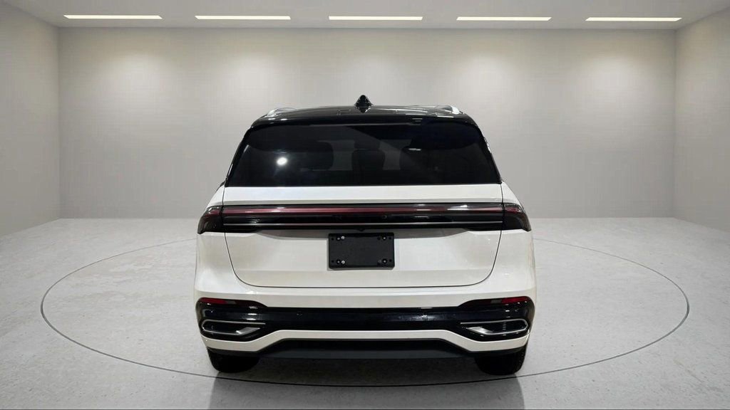 Certified 2024 Lincoln Nautilus Reserve image 4