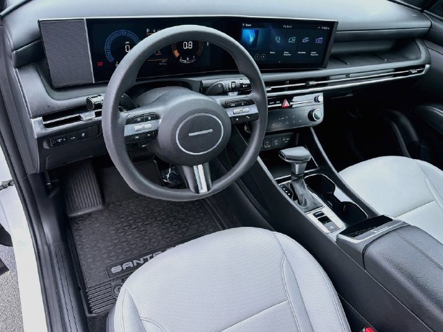 Used 2025 Hyundai Santa Cruz SEL FWD image 9