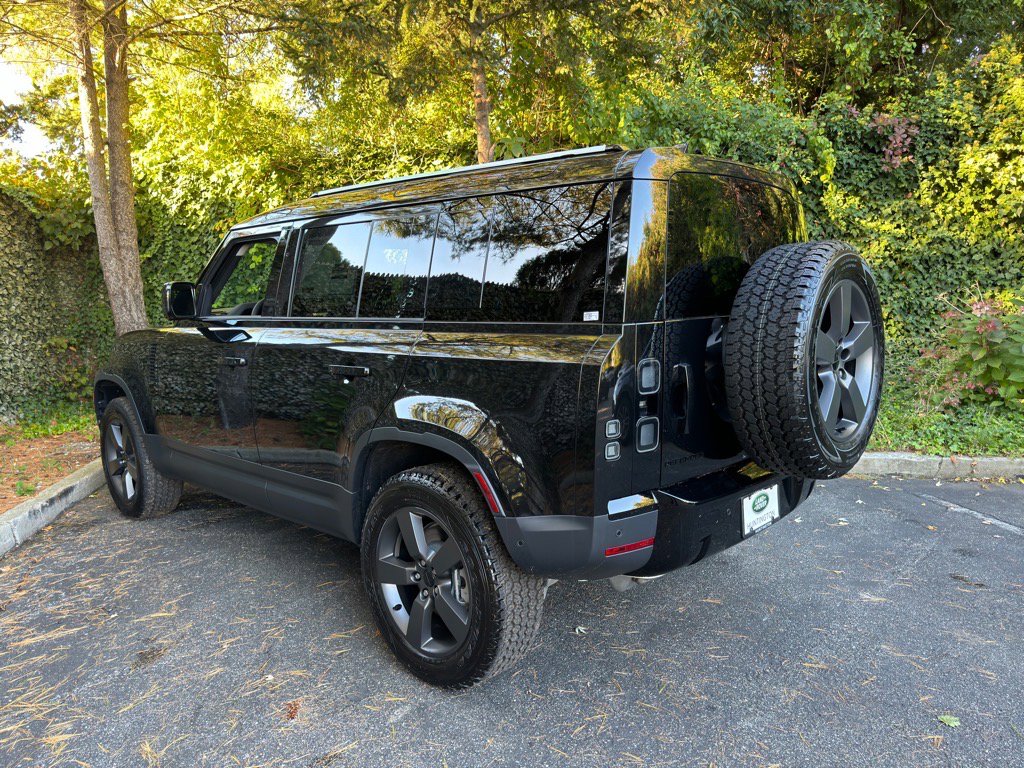 New 2026 Land Rover Defender 110 S image 4