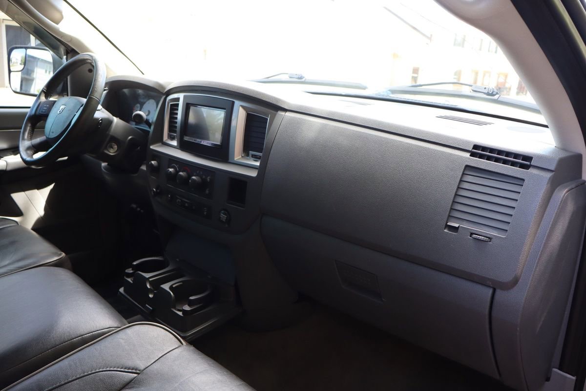 Used 2009 Dodge Ram 2500 Truck SLT w/ Popular Equipment Group AWD/4WD image 17
