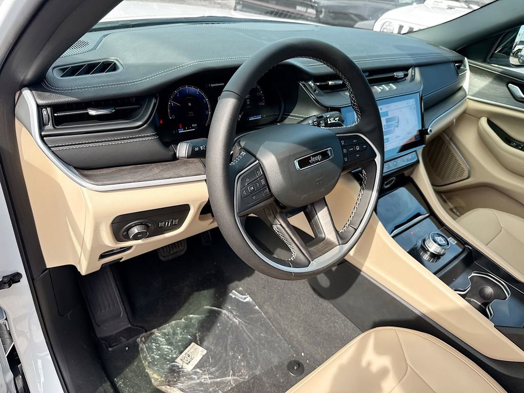 New 2026 Jeep Grand Cherokee L Limited RWD image 9