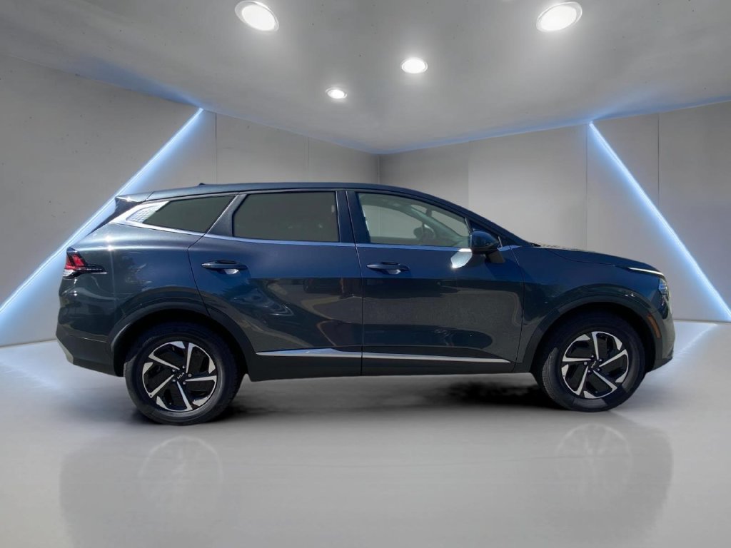 Used 2023 Kia Sportage LX AWD/4WD image 2