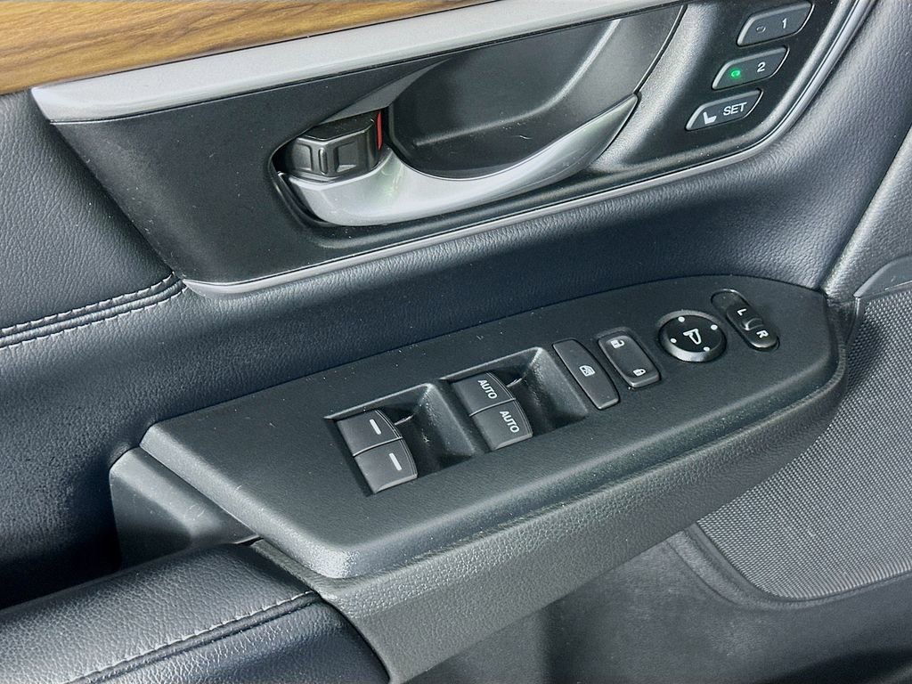 Used 2018 Honda CR-V Touring image 18