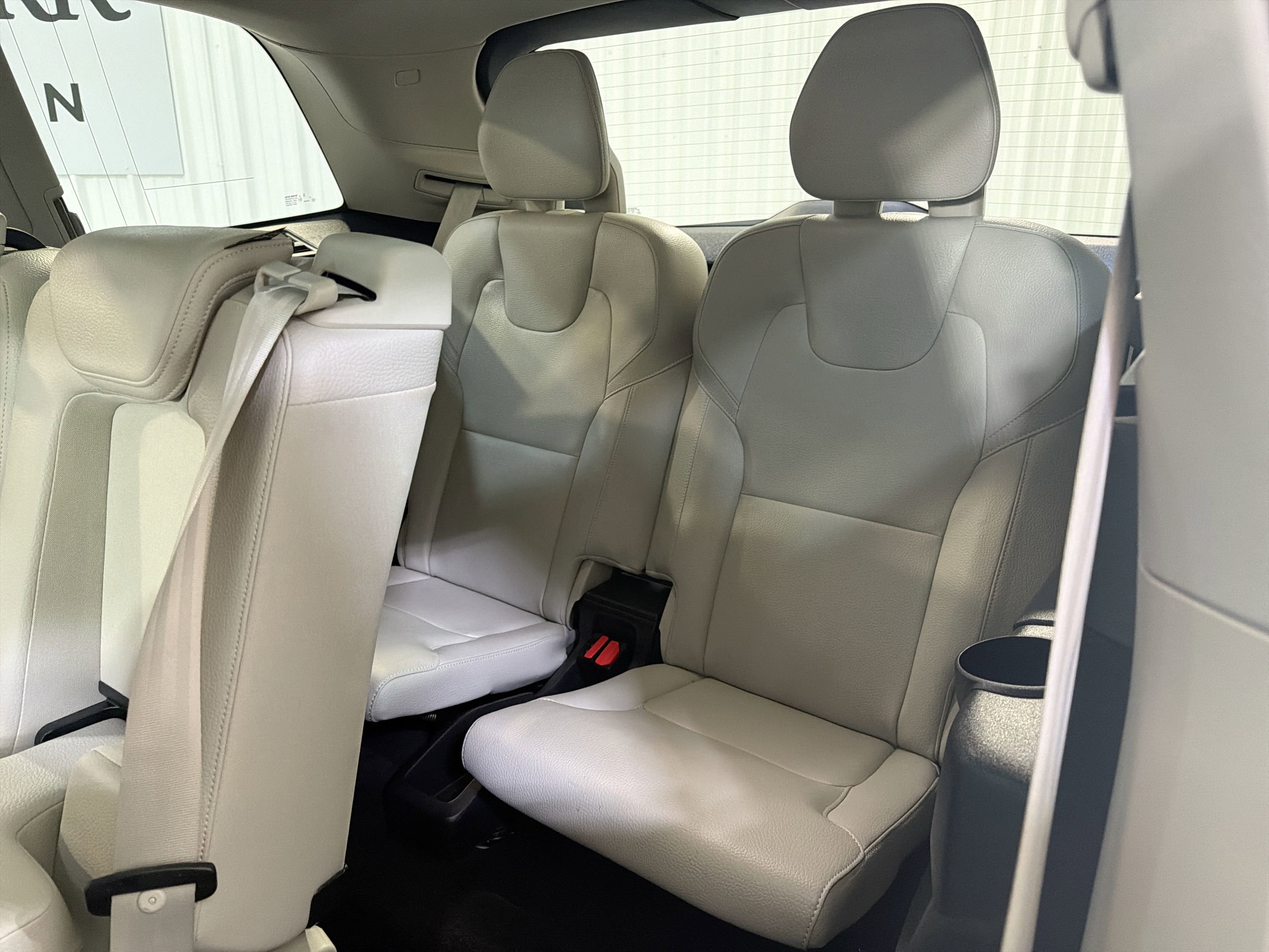Used 2025 Volvo XC90 B5 Plus w/ Protection Package Premier AWD/4WD image 26