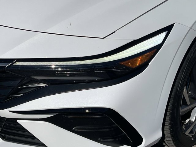 Certified 2025 Hyundai Elantra SEL FWD image 9