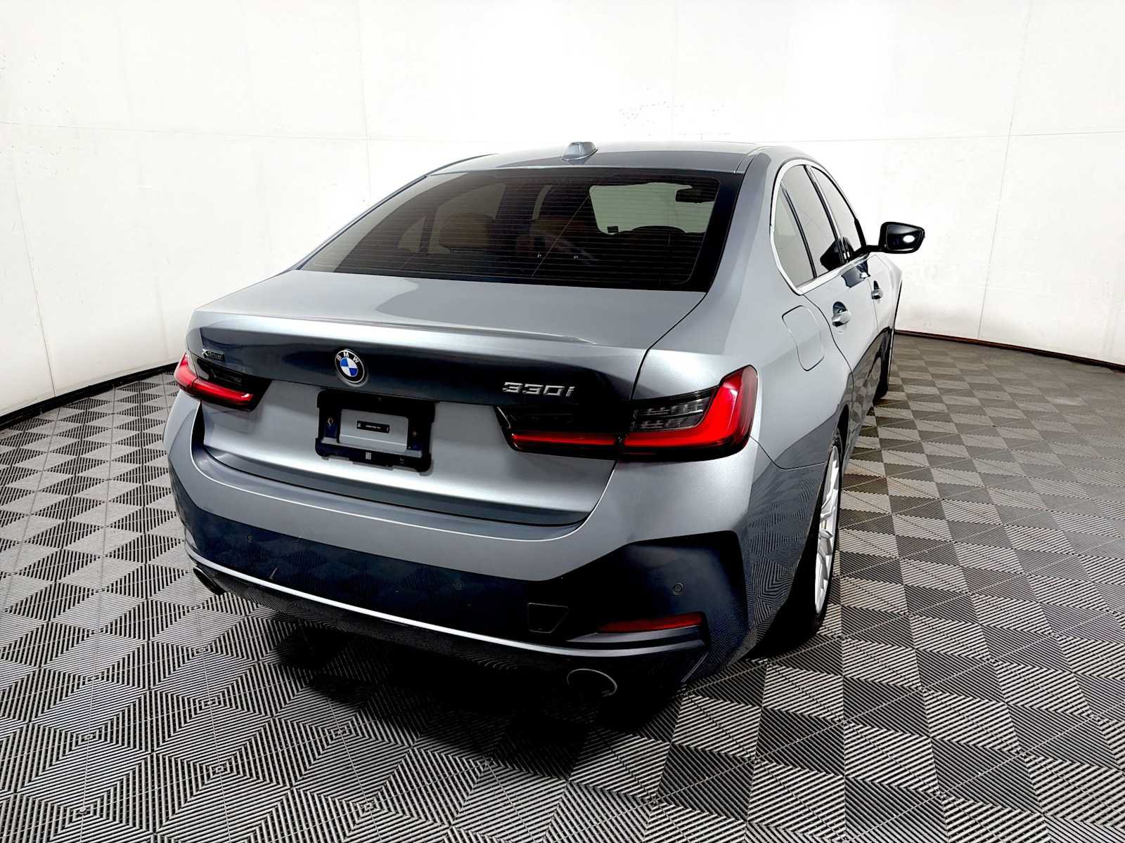 Used 2024 BMW 330i xDrive Sedan w/ Premium Package AWD/4WD image 6