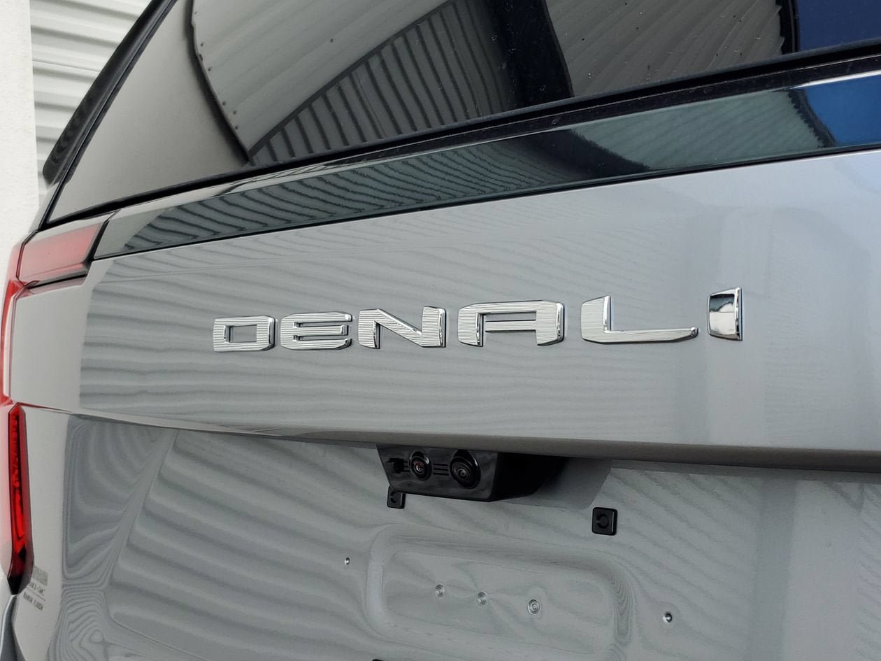 New 2026 GMC Yukon XL Denali Ultimate AWD/4WD image 9