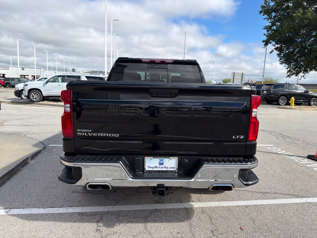 Used 2022 Chevrolet Silverado 1500 LTZ w/ LTZ Premium Package AWD/4WD image 4