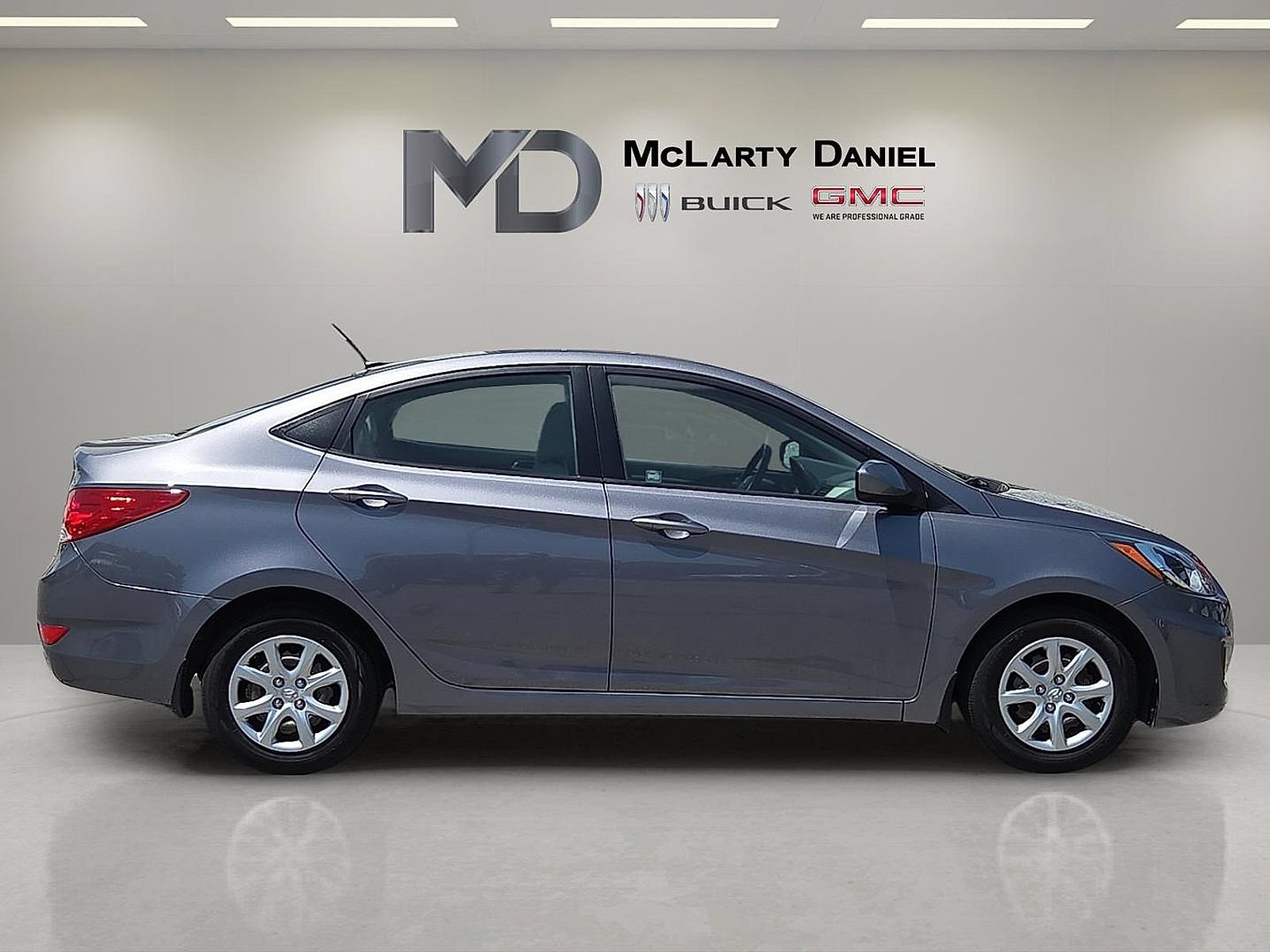Used 2013 Hyundai Accent GLS FWD image 15