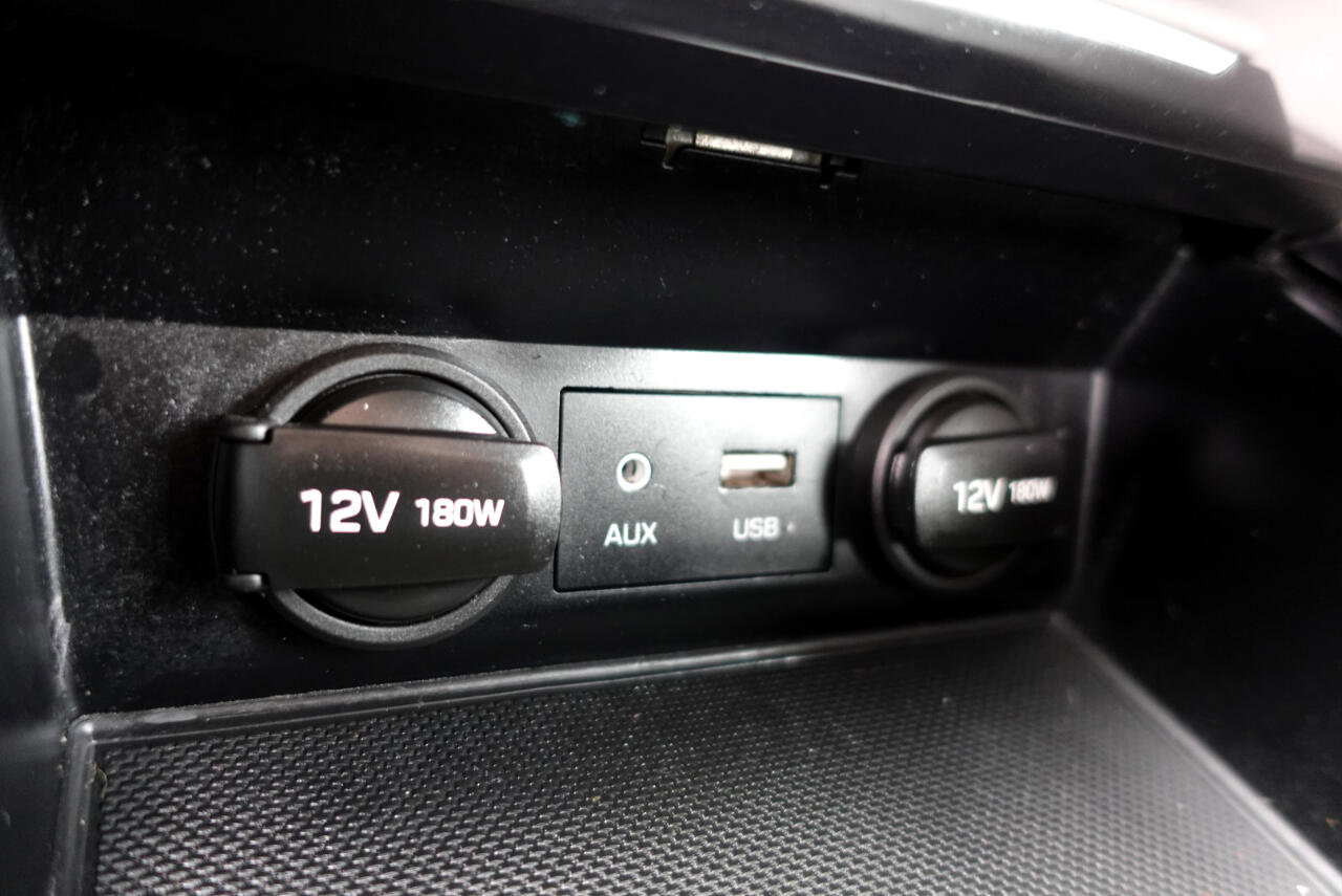 Used 2017 Hyundai Elantra SE image 11