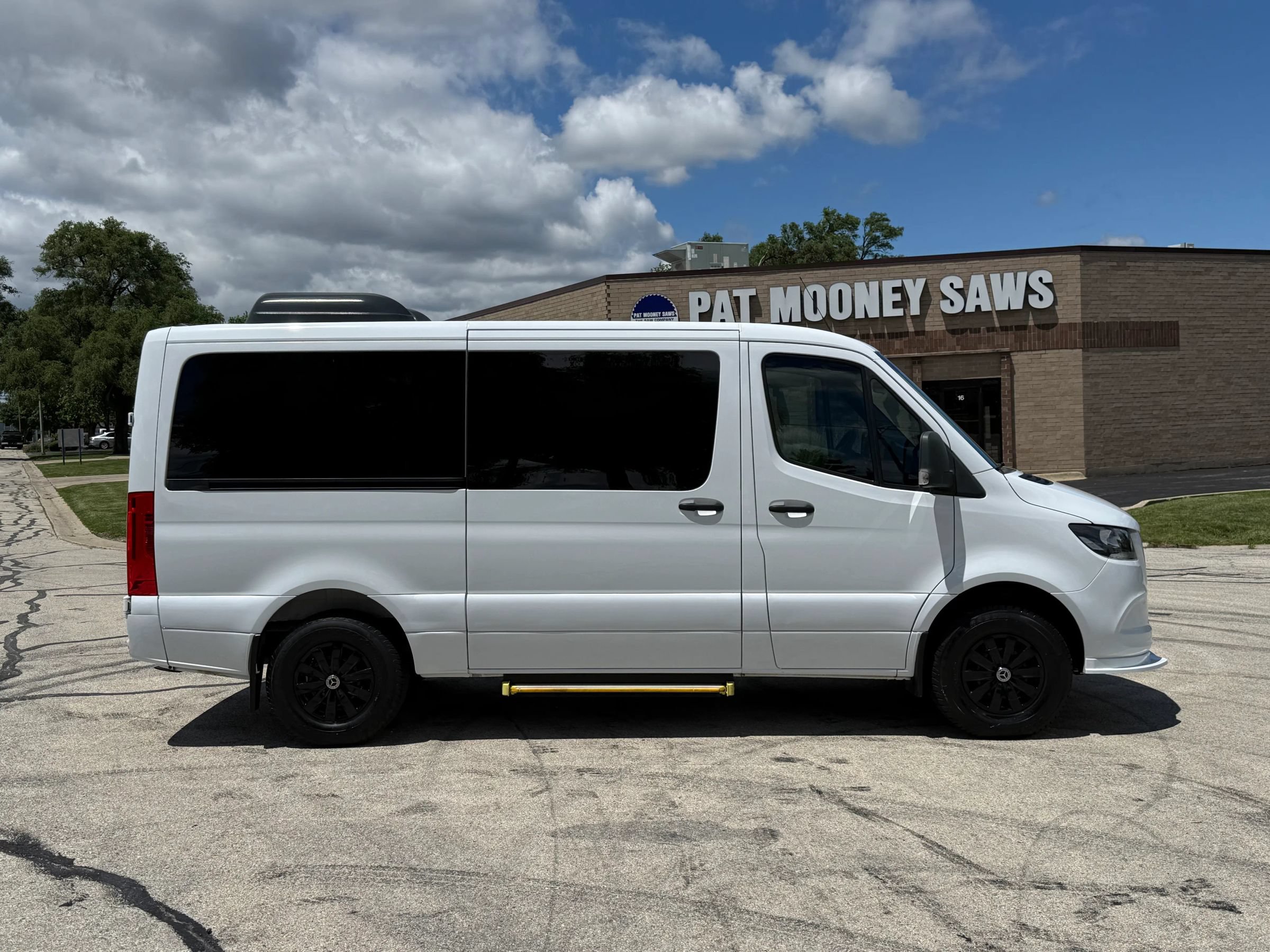 Used 2020 Mercedes-Benz Sprinter 1500 w/ Driver Convenience Package image 6