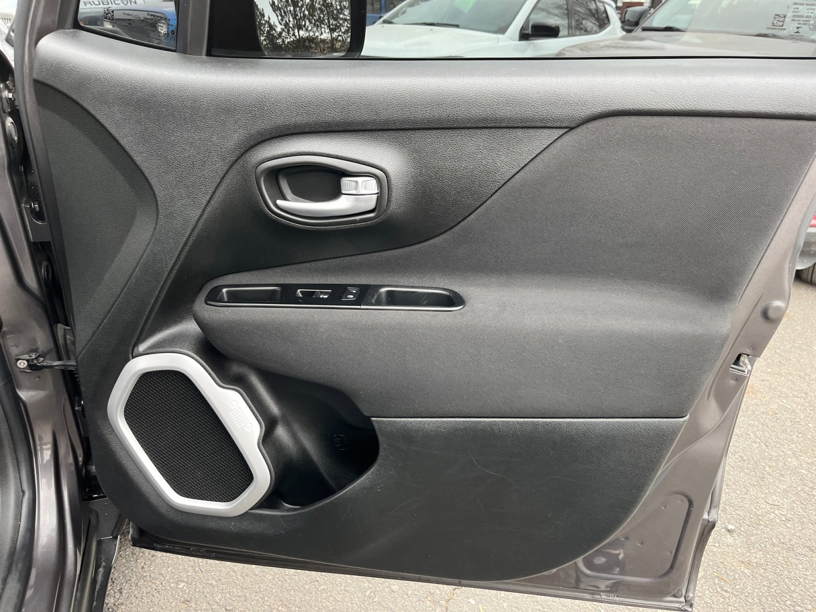 Used 2020 Jeep Renegade Latitude w/ Cold Weather Group image 16