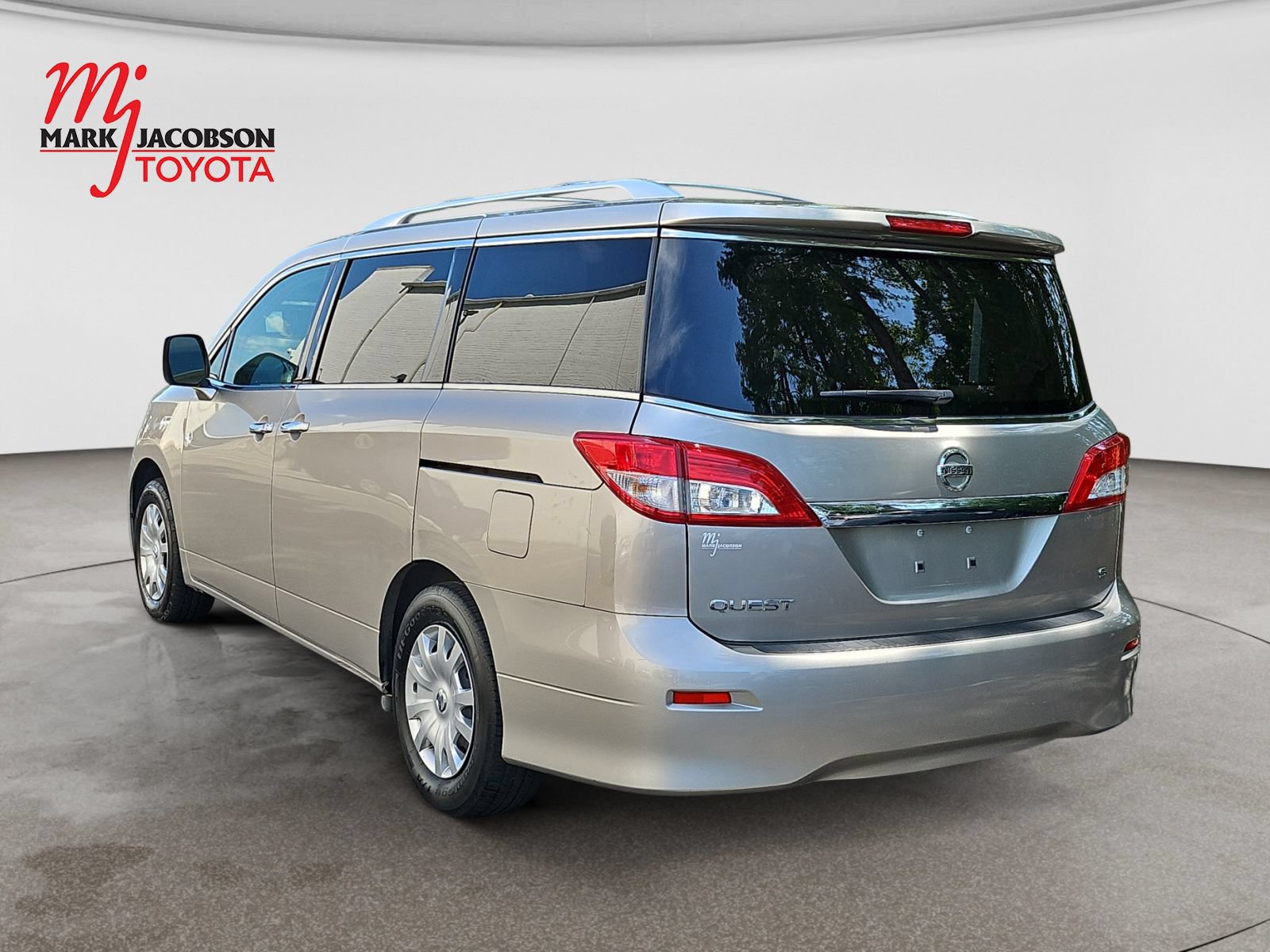 Used 2012 Nissan Quest S FWD image 11