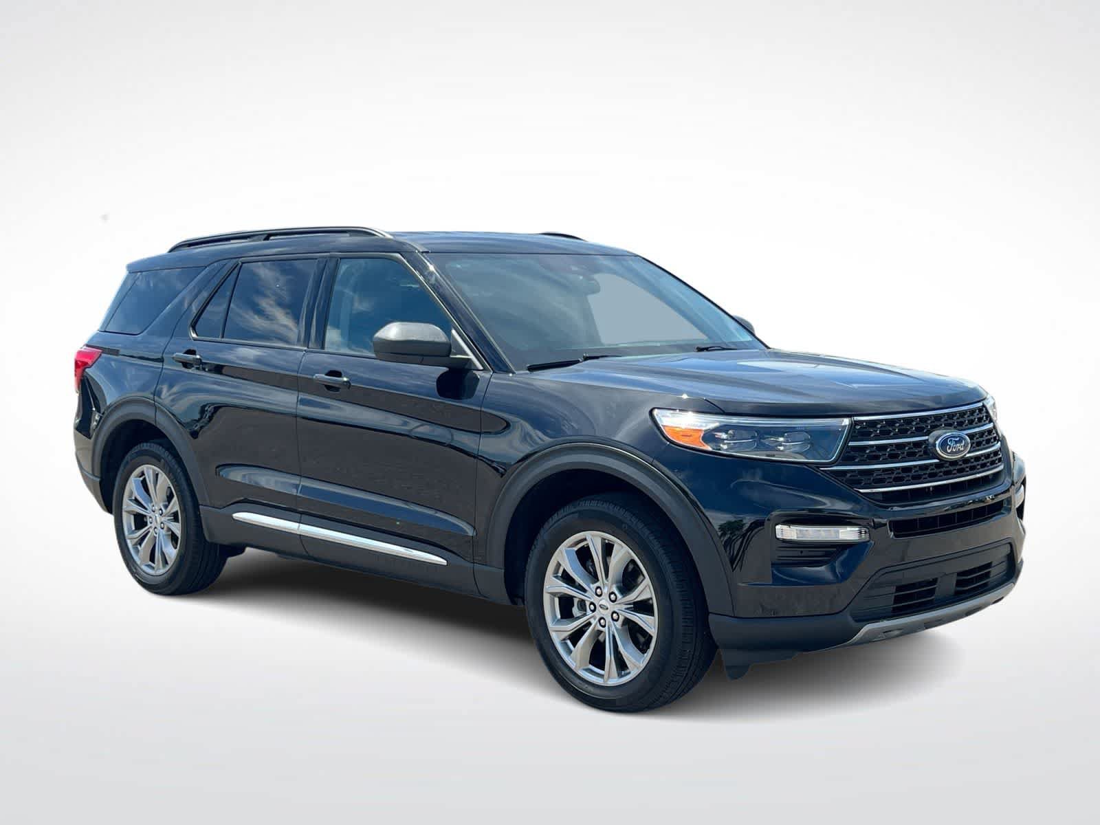 Used 2023 Ford Explorer XLT w/ Equipment Group 202A AWD/4WD image 2