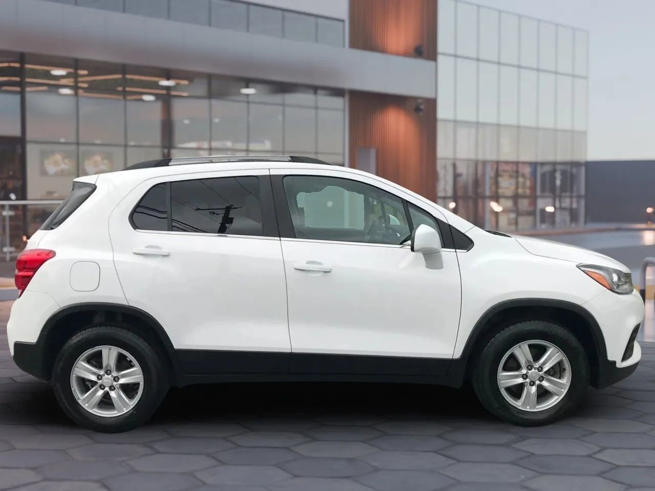 Used 2020 Chevrolet Trax LT image 3