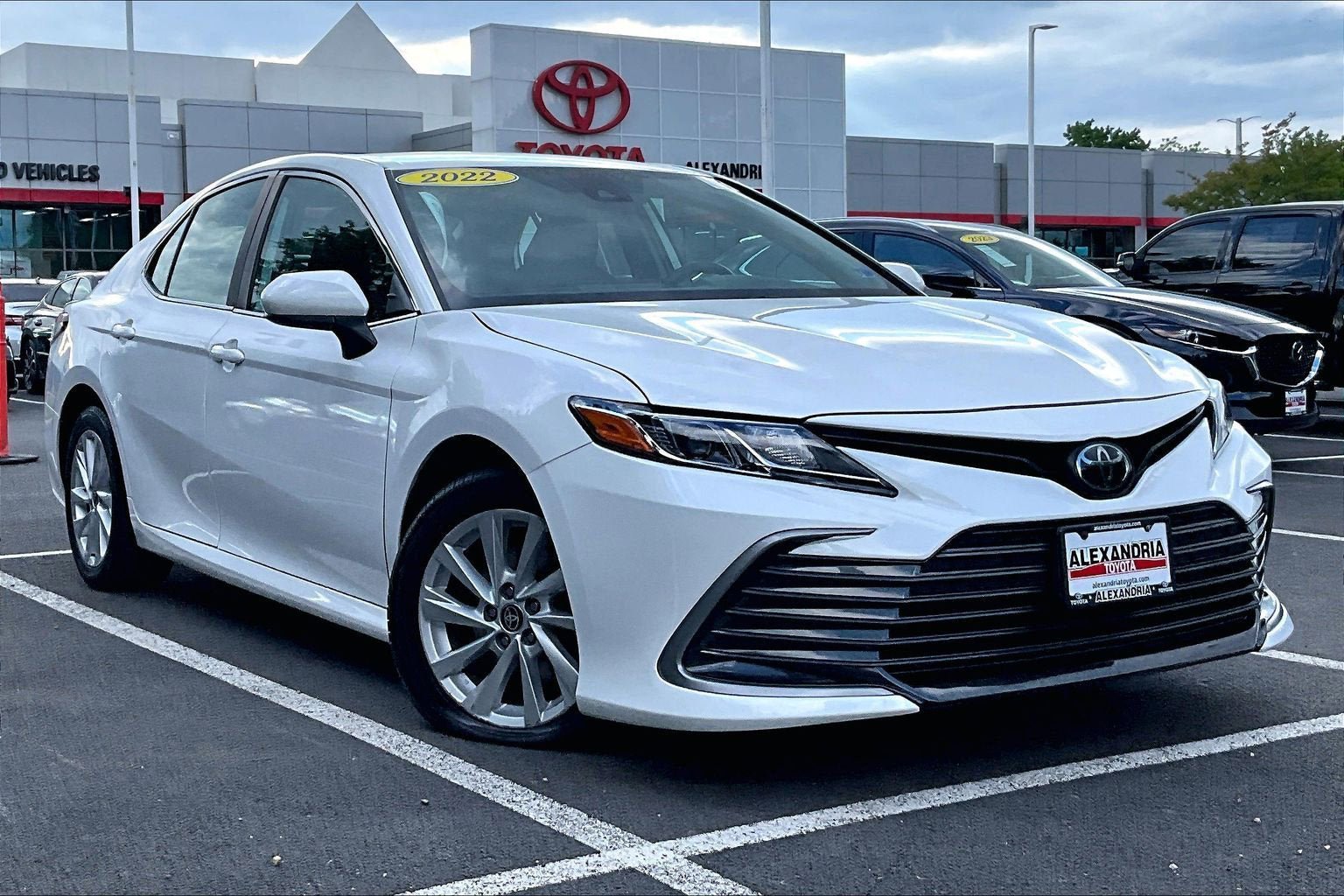 Used 2022 Toyota Camry LE AWD/4WD image 2